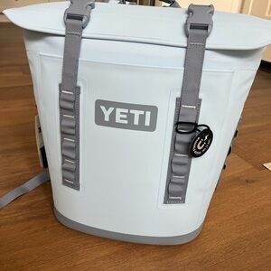 YETI M12 Backpack Cooler Big Sky Blue BNWT
